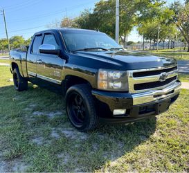 2011 Chevrolet Silverado (Classic) 1500 Extended Cab · LT Pickup 4D 5 3/4 ft