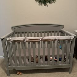 Graco Crib and Changing Table 