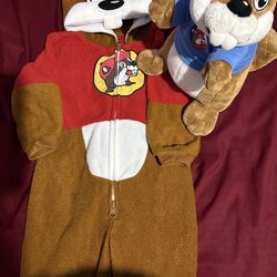 Buc-ee's Onesie and Plushie