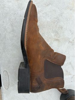 Size 10.5 Ariat Booker Chelsea Wide Square Toe Western Boot