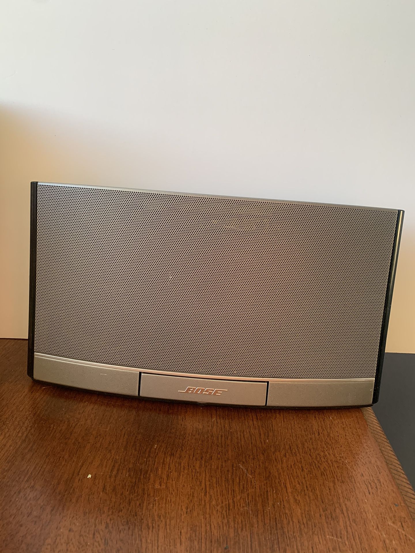 Bose SoundDock Portable Digital Music System N123 Dock Remote and Charger included