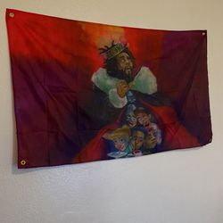 J. Cole Banner, Decor