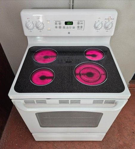 Beautiful 🔆☆General Electric☆🔆 White GlassTop Stove