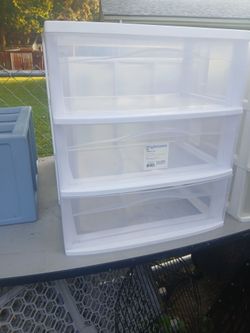 Sterlilte Storage Container With 3 drawers like New Large
