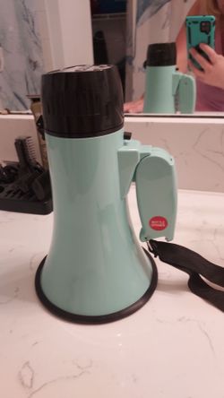 BLOW HORN