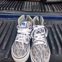 Size 2 Vance Off The Wall High Top Tennis Shoes