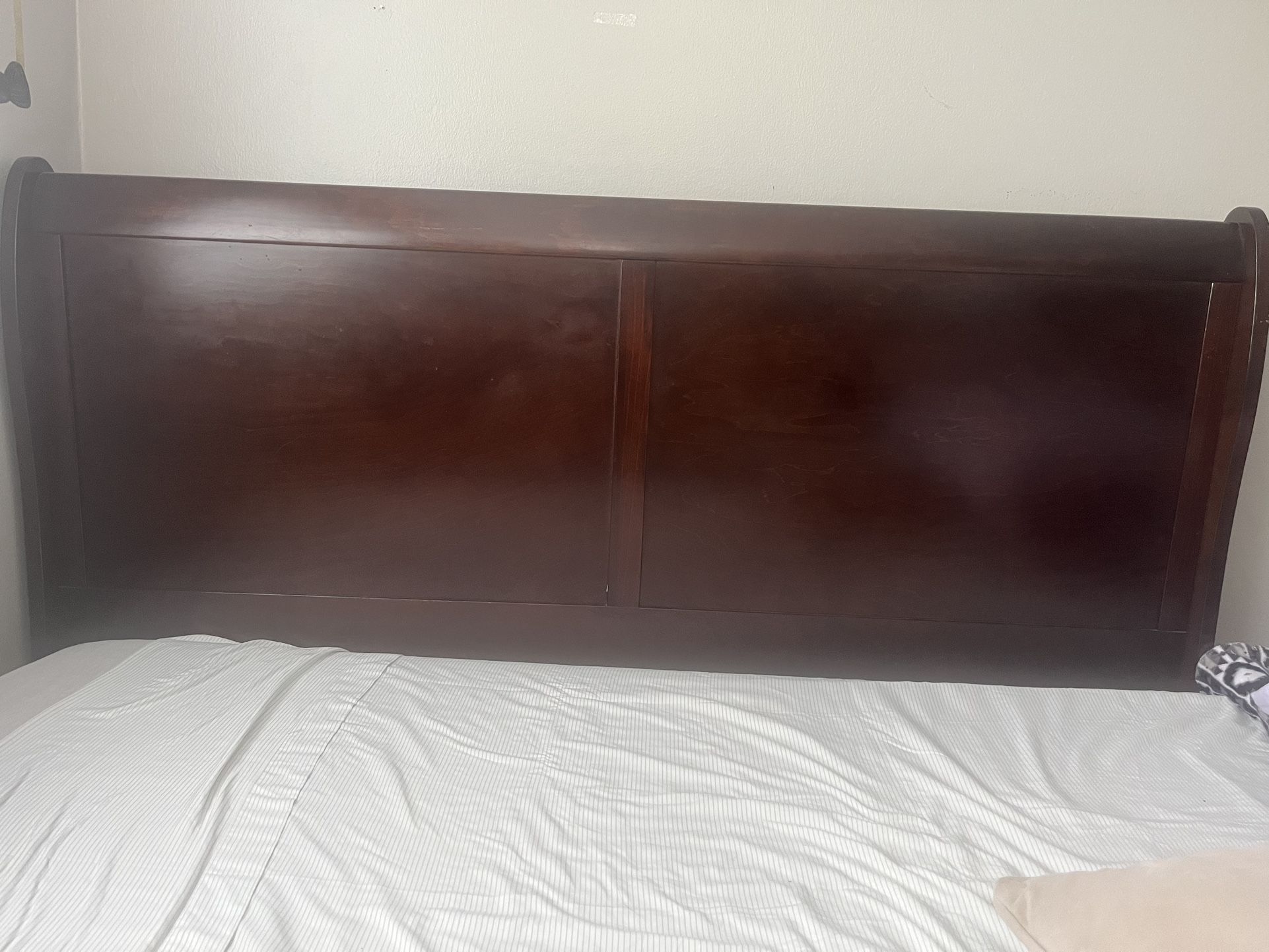 275. Mahogany 4 Piece Bedroom Set for Sale in Richmond Heights, OH
