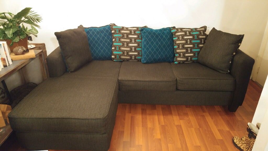 Sectional sofa with left or right chaise option