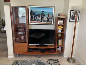 Entertainment center