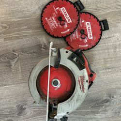 Milwaukee M18 Brushless Skillsaw