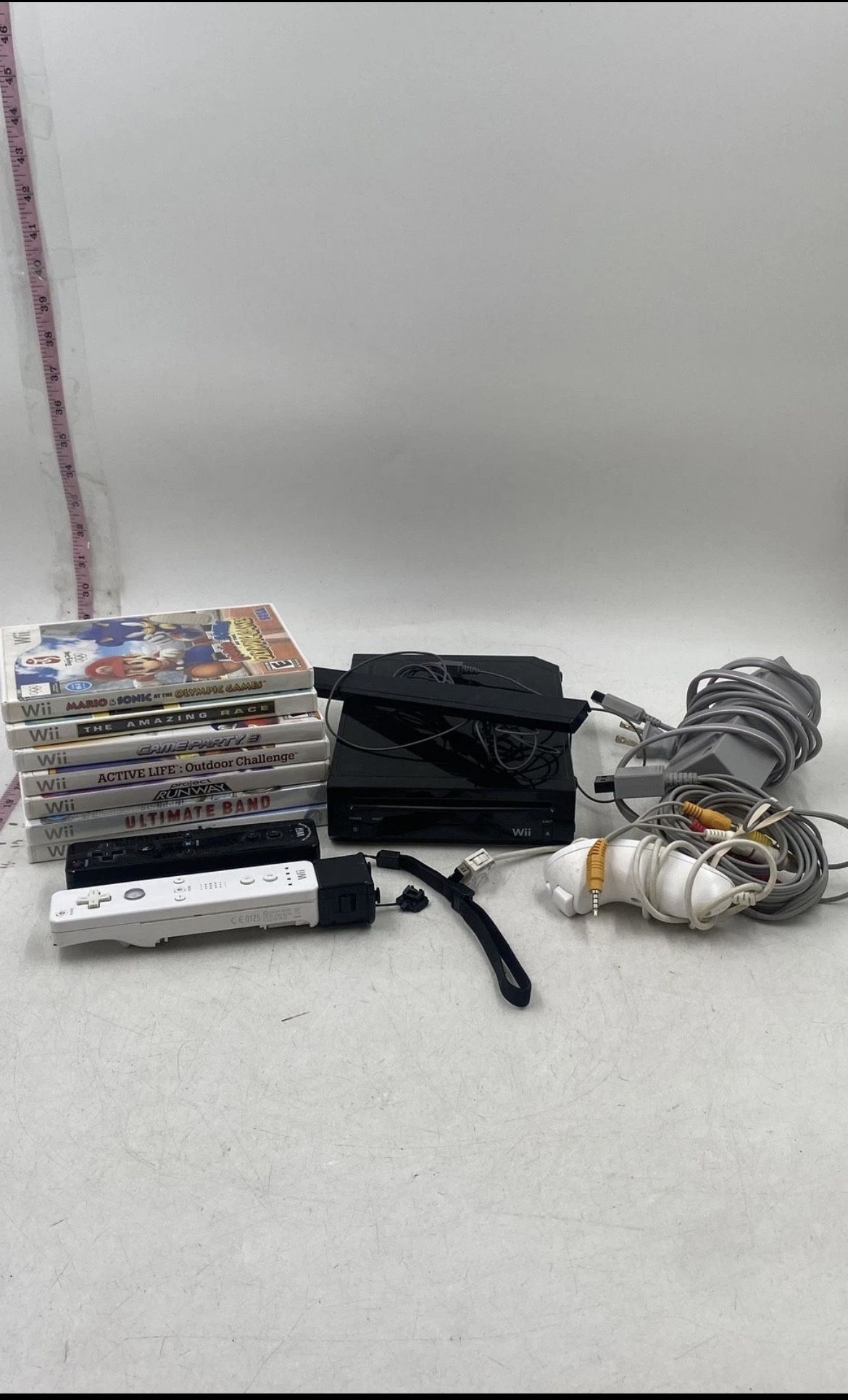 Nintendo Wii RVL-101 Home Console Gaming System And Video Games Lot