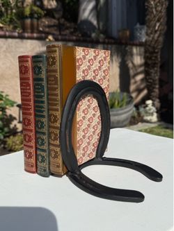 (1) Black Horseshoe Bookend Towel Holder Jewelry Holder etc Western Home Decor