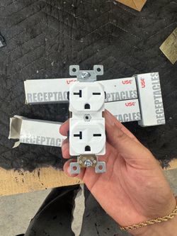 industrial standard duplex receptacle 20amp 250 volt (CHECK DESCRIPTION FOR DEAL)