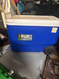 Igloo 53 can cooler on wheels