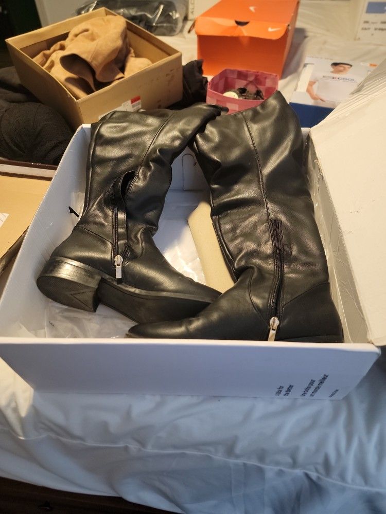 7.5 Aldo Black Boots