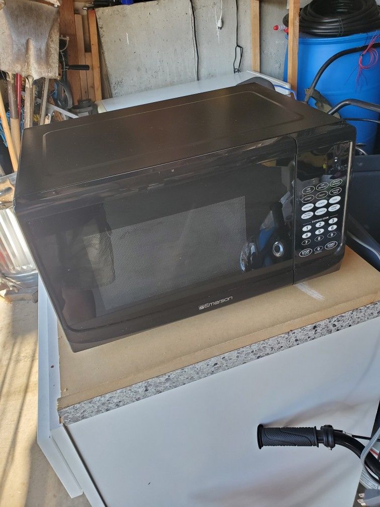 Emerson Microwave Countertop