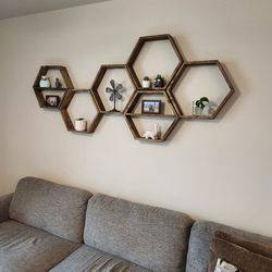 Wood hexagon shelves 6pc set