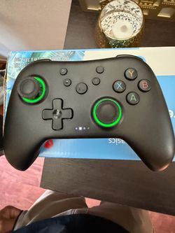 Wireless game controller