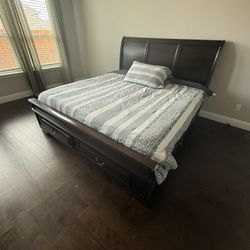 Queen bed set 
