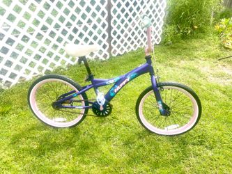 Huffy 22โ Girls Bike Purple & Pink Bicycle