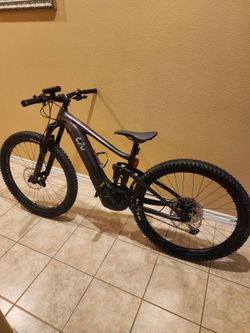 Giant Liv Intrigue E+2 Pro 29er S Dark Iridescent