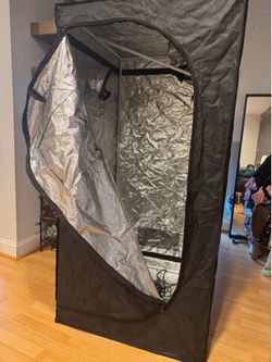 2x2 grow tent with light
