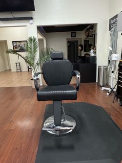 Barber/salon chair