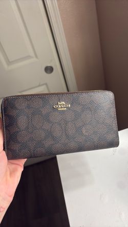 Coach handle wallet