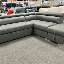 New Year Sale🎉Sleeper Sofa Sectionals Available Now Starting Low As $599 DONT Miss Out👍