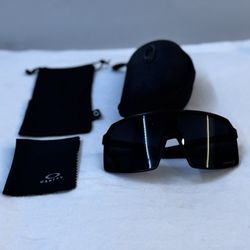 Black Oakley Sutro