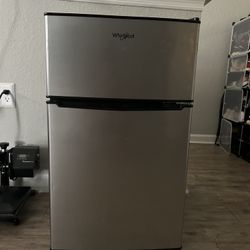 Mini Whirlpool Fridge 