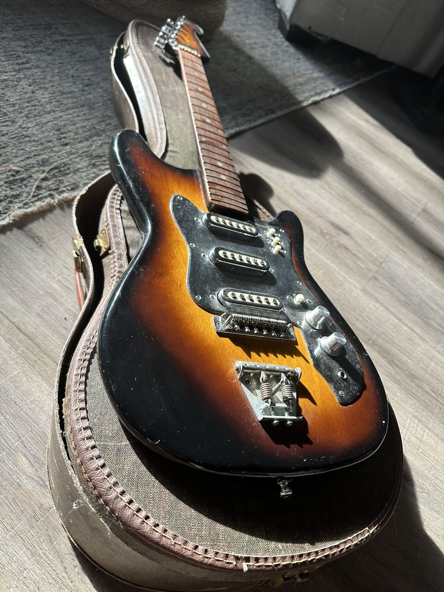 Vintage 1960’s Sunburst St. Moritz Electric guitar + Case