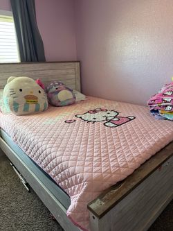 Queen Bedrame & Matress