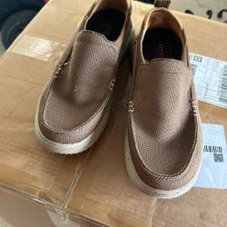 Sketchers Size 9 Color Light Brown
