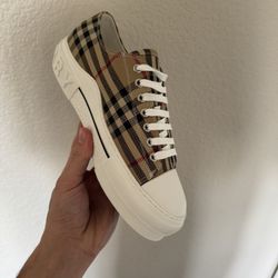 Burberry Shoes 