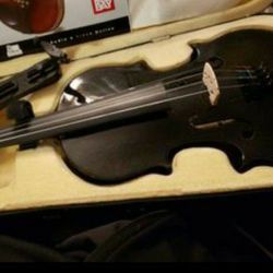 Full 4/4 size violin with case,bow,chin rest rosin,,