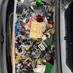 10 Pounds Of Lego pieces