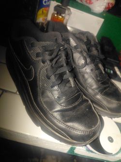 Nike Black tennis shoes