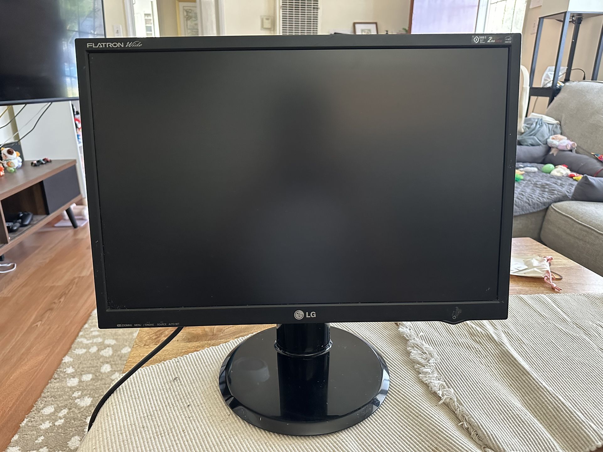 22” LG Swivel-Base Computer Monitor