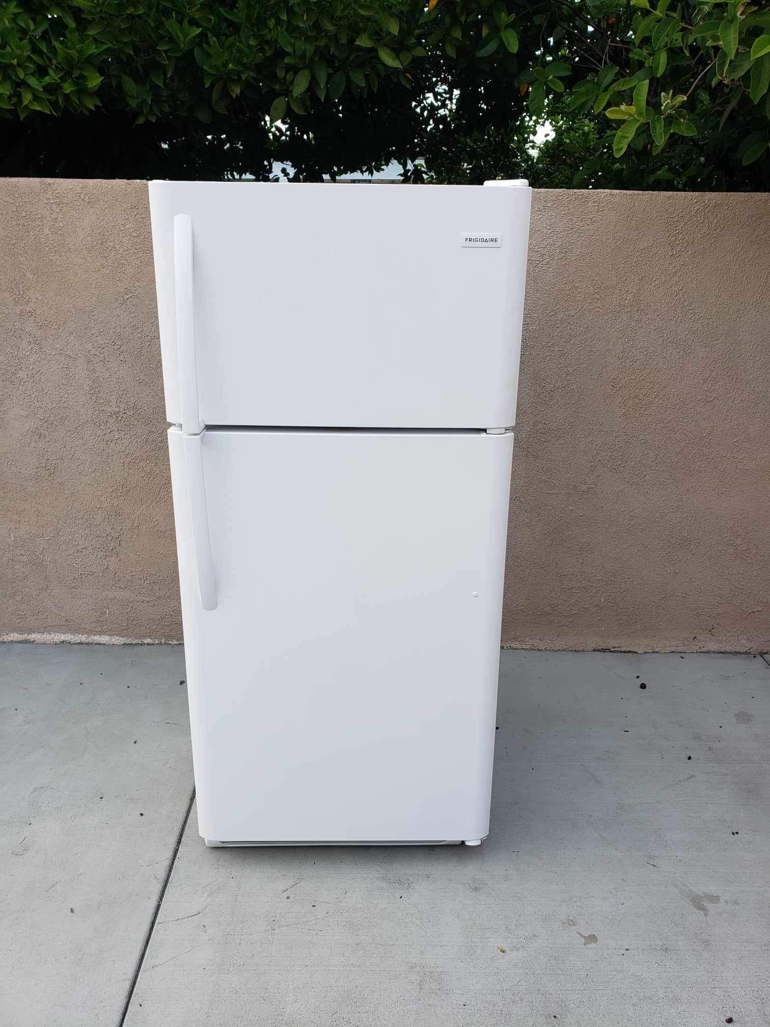 Frigidaire Refrigerator 18cu Ft 30x30x66ππ3 MONTHS WARRANTY