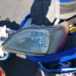 Toyota Echo 2001 Left Front Headlight Only For Toyota Echo 2001 Only One Light 💡 25 $$ Or Best Offer!! Located In PB