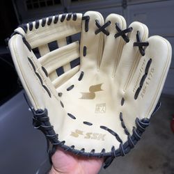 ✨NEW✨SSK Z9 Maestro 11.75” Infielder Baseball Glove - $175