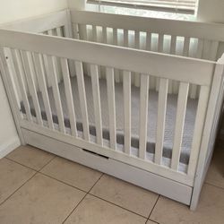 Infant Crib With Pull Out Drawer