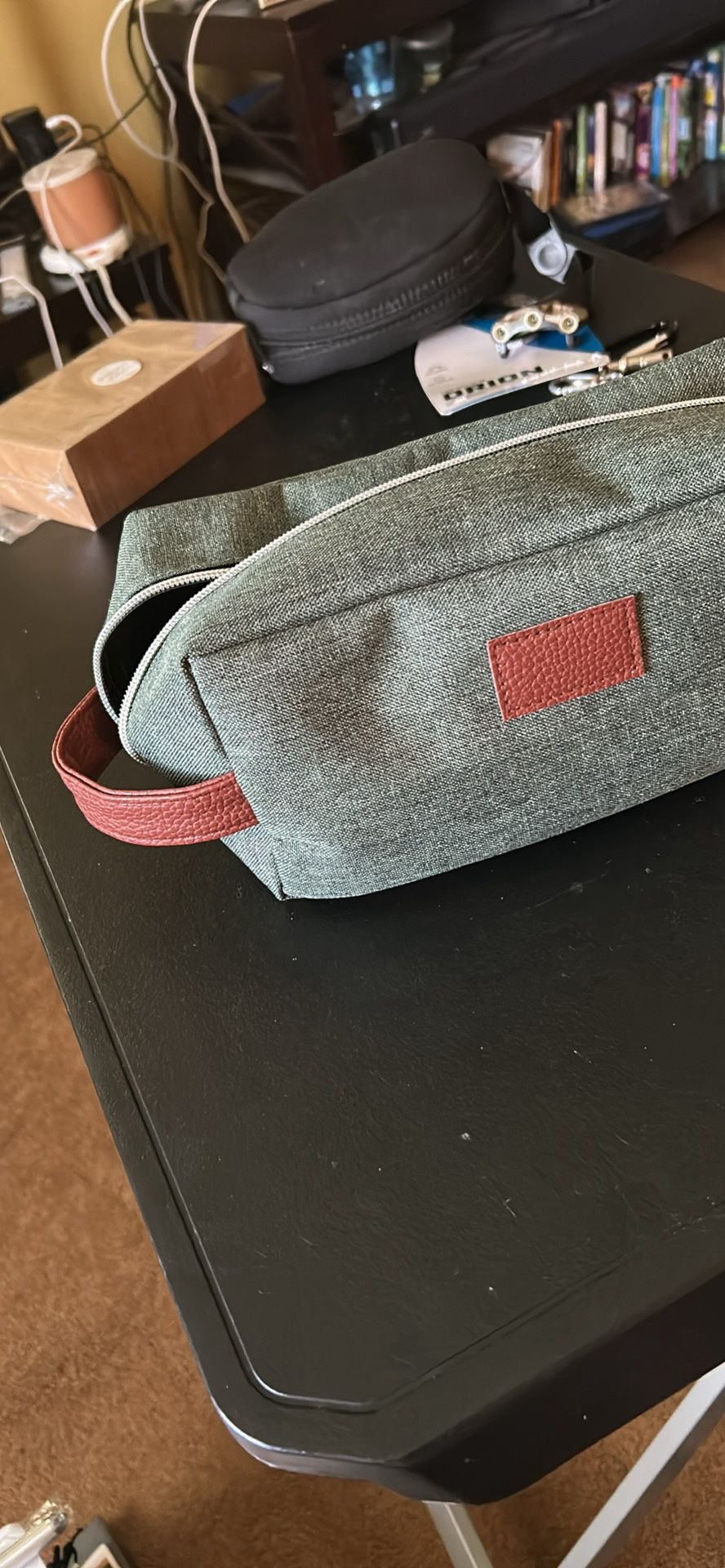 Canvas travel bag with leather strap