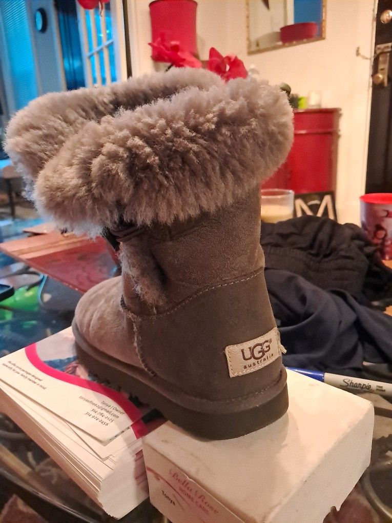 UGG Boots Grey Size 8 40.00