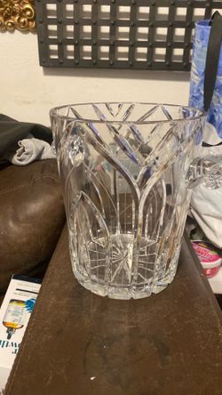 Glass ice container