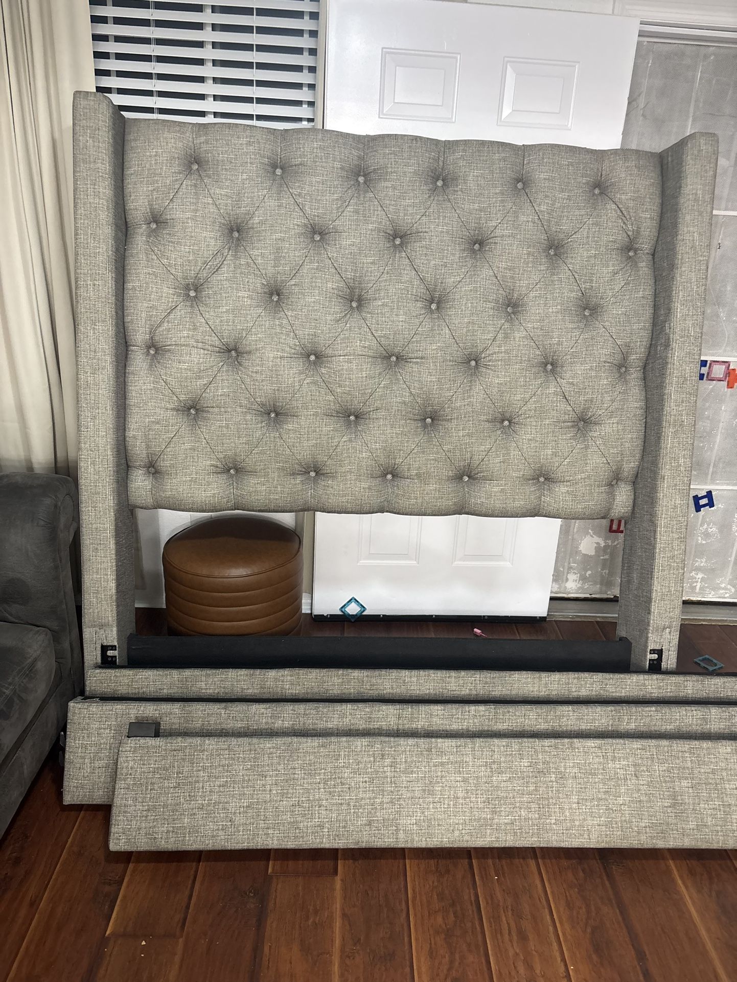  Bed Frame (Queen Bed)