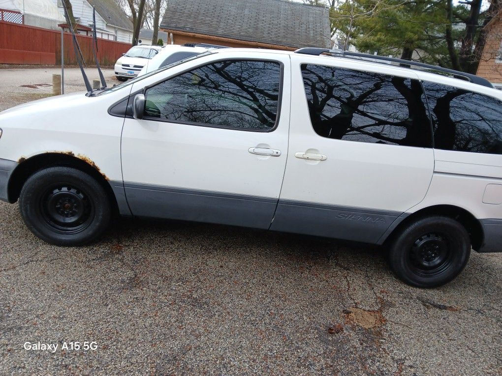 1999 Toyota Sienna