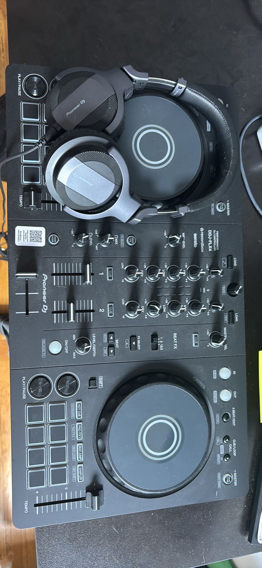 DDJ FLX4 Controller & Headphones