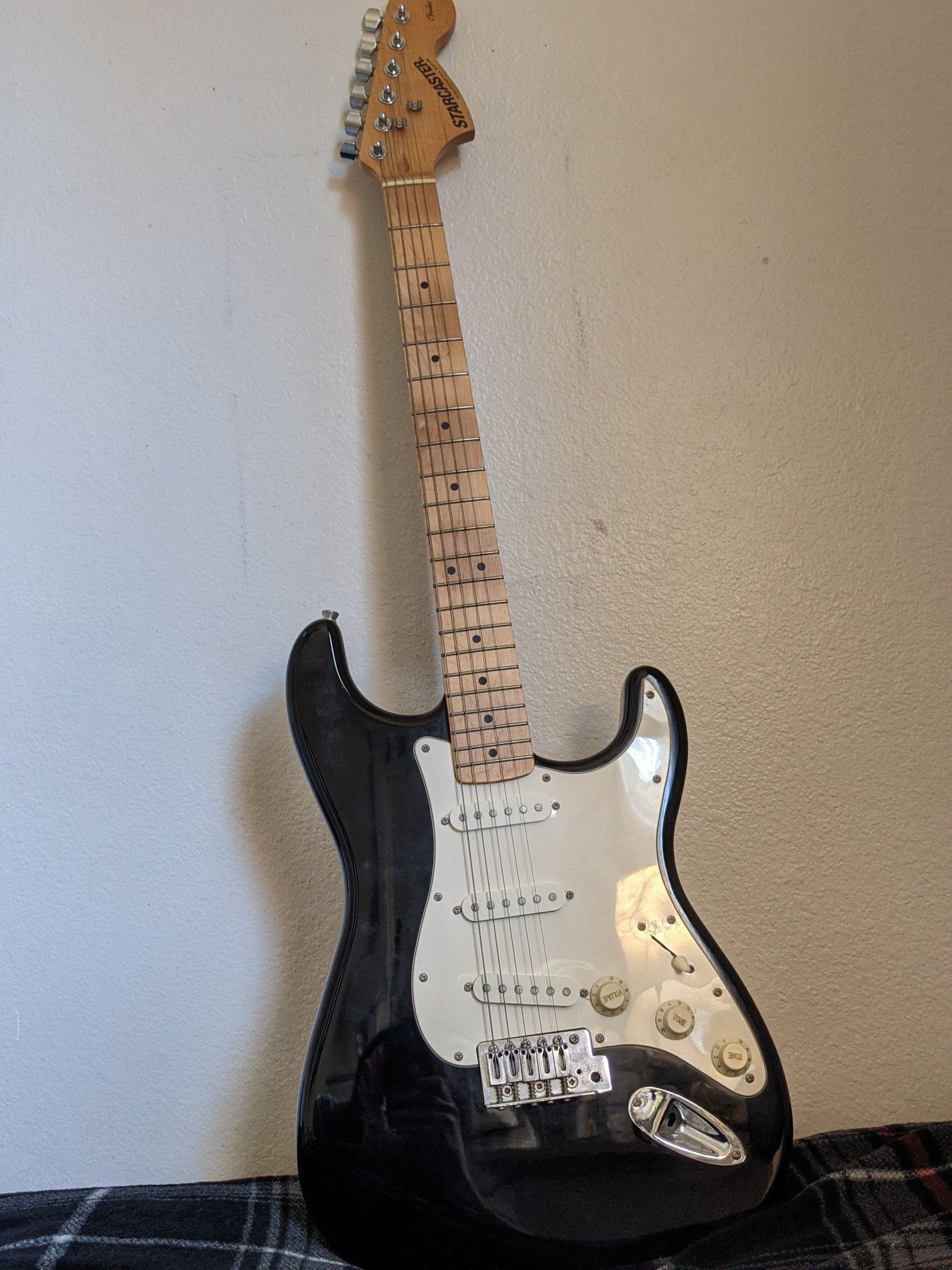 Fender Starcaster Electric Guitar for Sale in Las Vegas, NV OfferUp